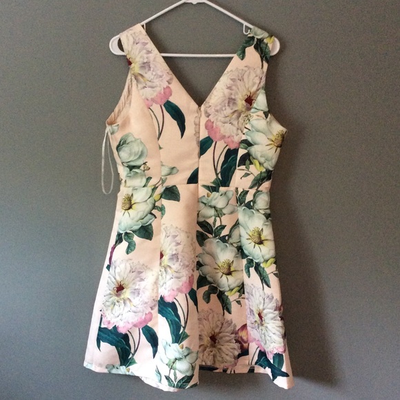 Size 12 Ladies Formal Dress - Picture 2 of 5